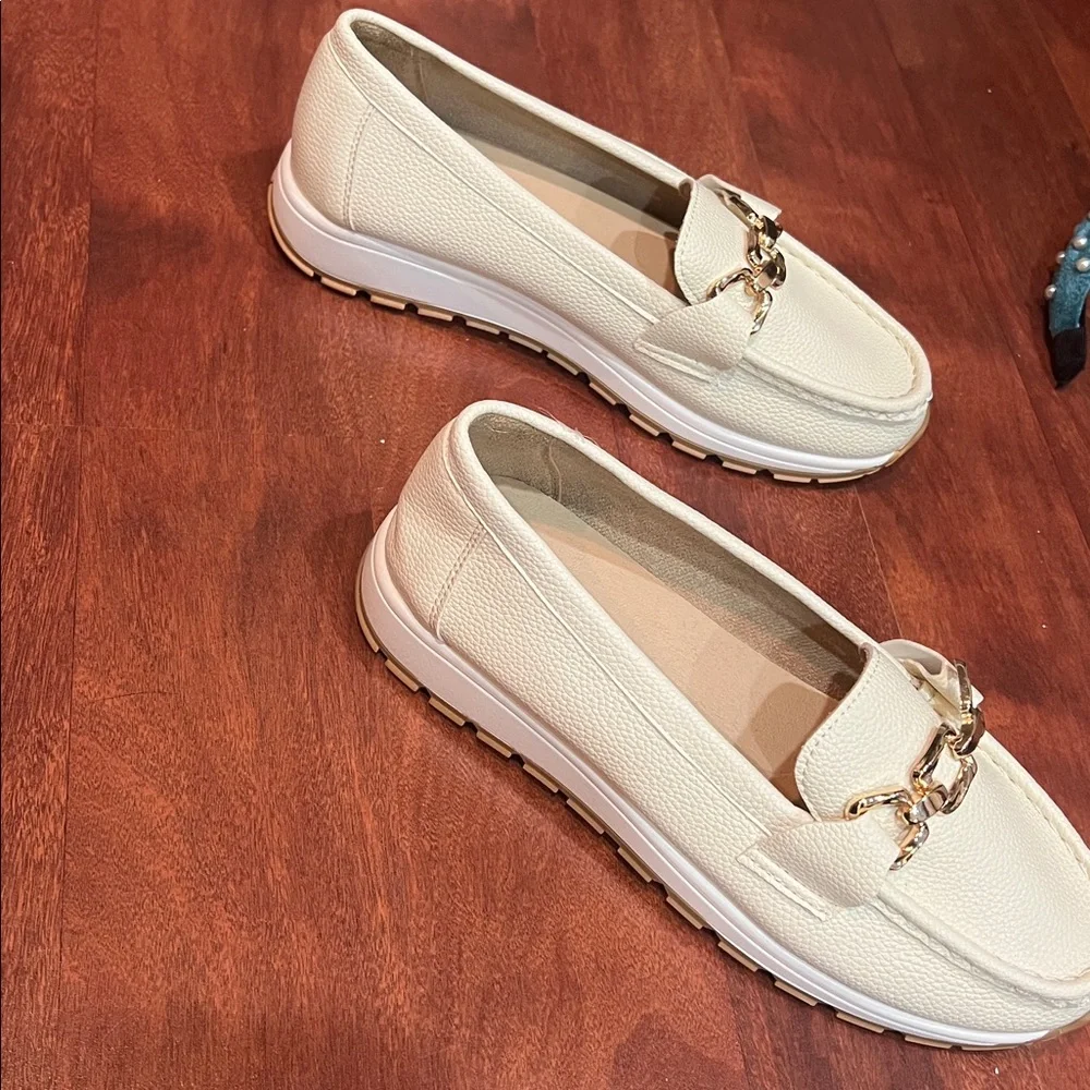 Size 8.5 Amazon women’s cream colored platform loafers with gold hardware